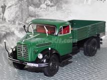 Camião Borgward B-4500 verde