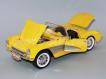 Chevrolet Corvette 1957 amarelo
