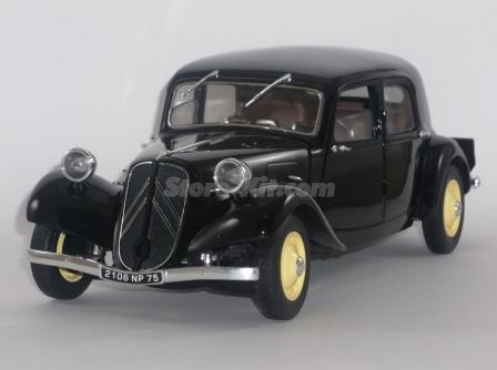 Citroen Traction Typ 11B de 1938 preta