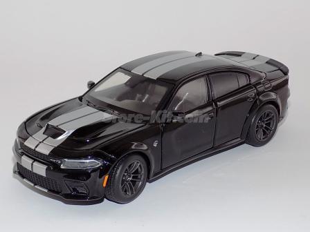 Dodge Charger SRT preto riscas