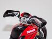 Ducatti Hypermotard 1100-S vermelha