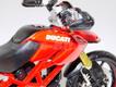 Ducatti Hypermotard 1100-S vermelha