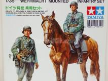 Figuras Wehrmacht montada e infantaria 