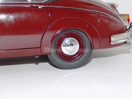 Modellautos Jaguar MK 2 1/18 Model Icons 2 Inspector Morse Rot/schwarz RHD
