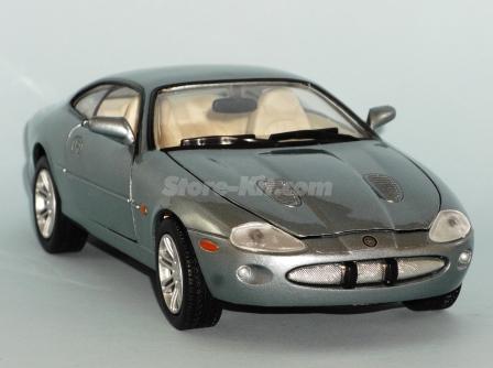 Jaguar XKR cinza 