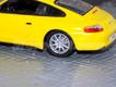 Porsche 911 Carrera 4 coupé 2001 amarelo