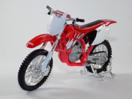 Yamaha YZ-450 F vermelha