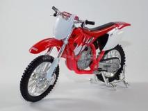 Yamaha YZ-450 F vermelha